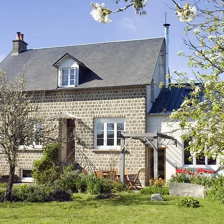La Nesliere D'hôtes Biologique Couette-café Saint-Symphorien-des-Monts
