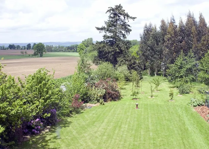 La Nesliere D'hotes Bio Bed & Breakfast *